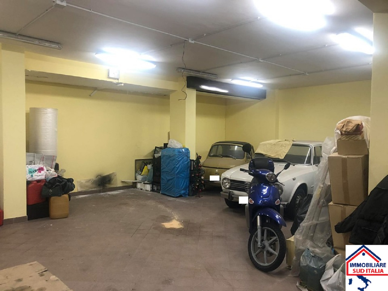 Deposito in vendita a Quarto