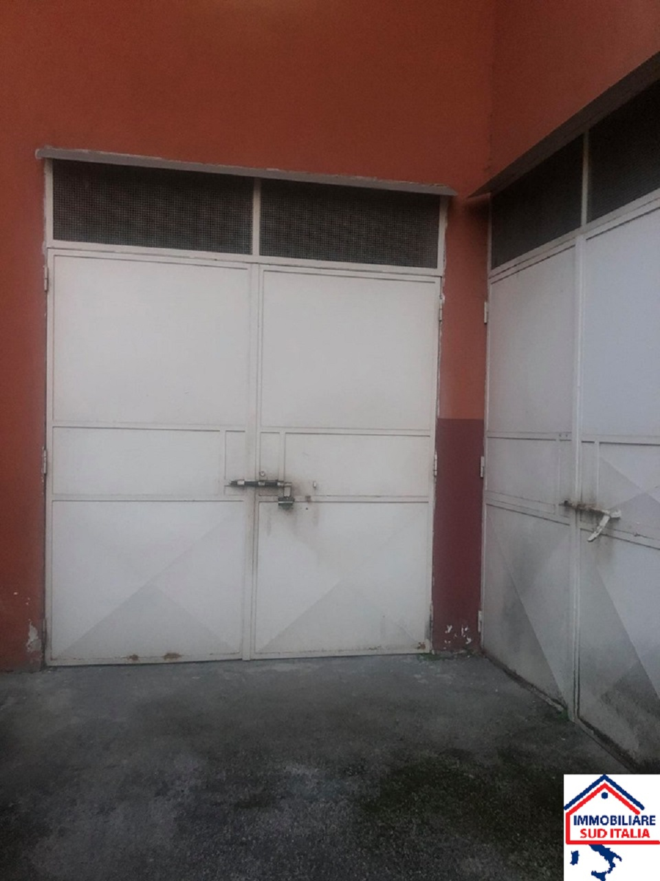 Deposito in vendita a Quarto