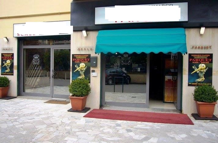 Locale commerciale in vendita a Caserta