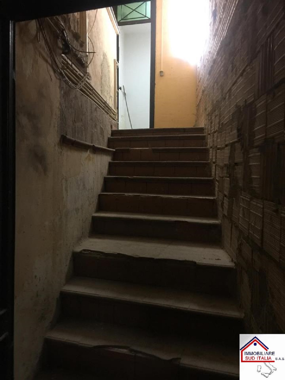 Locale commerciale in vendita a Parete