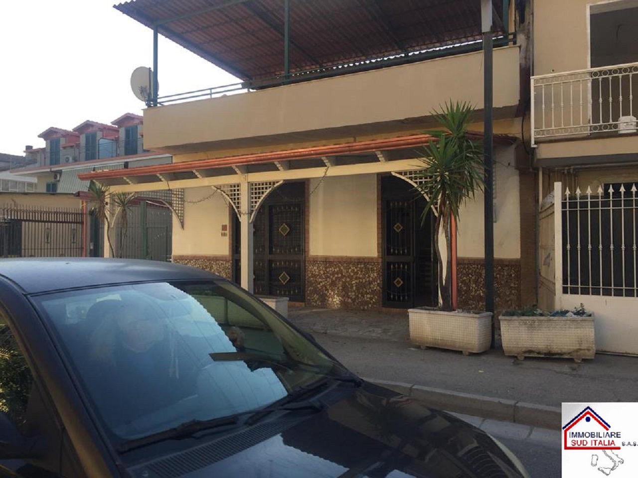 Locale commerciale in vendita a Parete