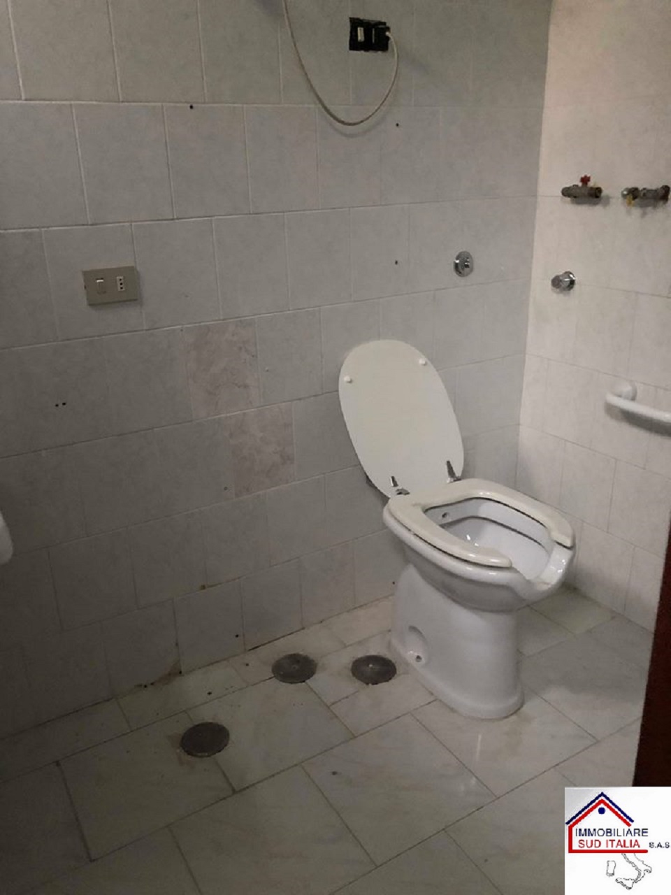 Locale commerciale in affitto a Qualiano