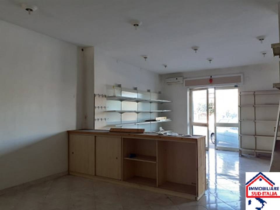 Deposito in affitto a Giugliano in Campania, Lago Patria