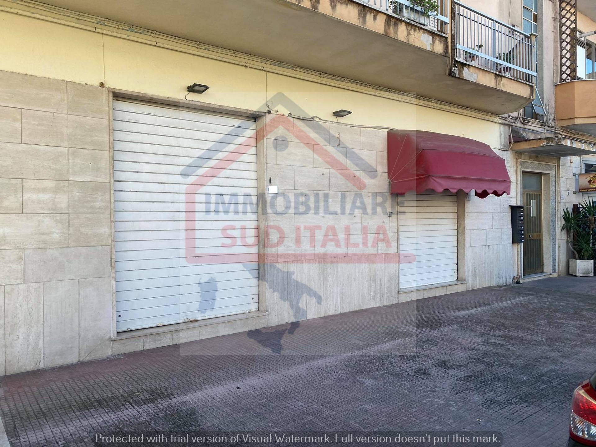 Locale commerciale in vendita a Minturno, Scauri