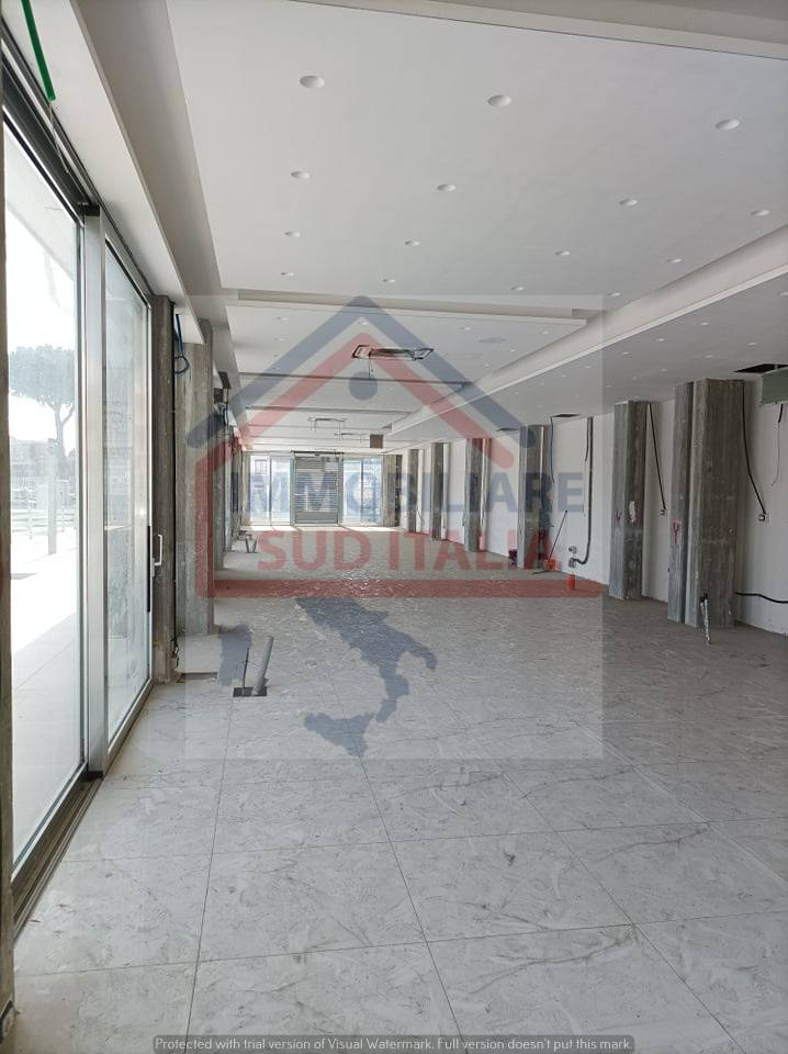 Locale commerciale in affitto a Giugliano in Campania