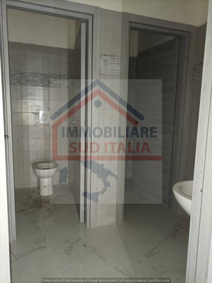 Locale commerciale in affitto a Giugliano in Campania