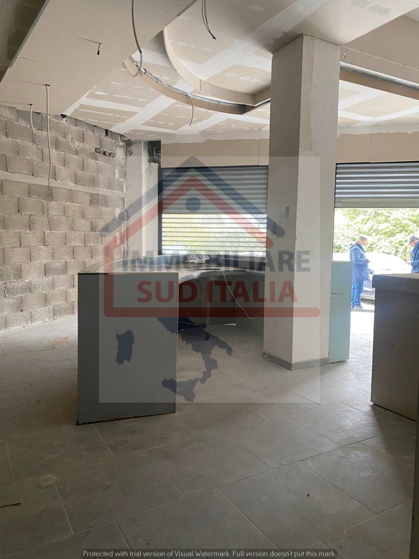 Locale commerciale in vendita a Giugliano in Campania, Varcaturo