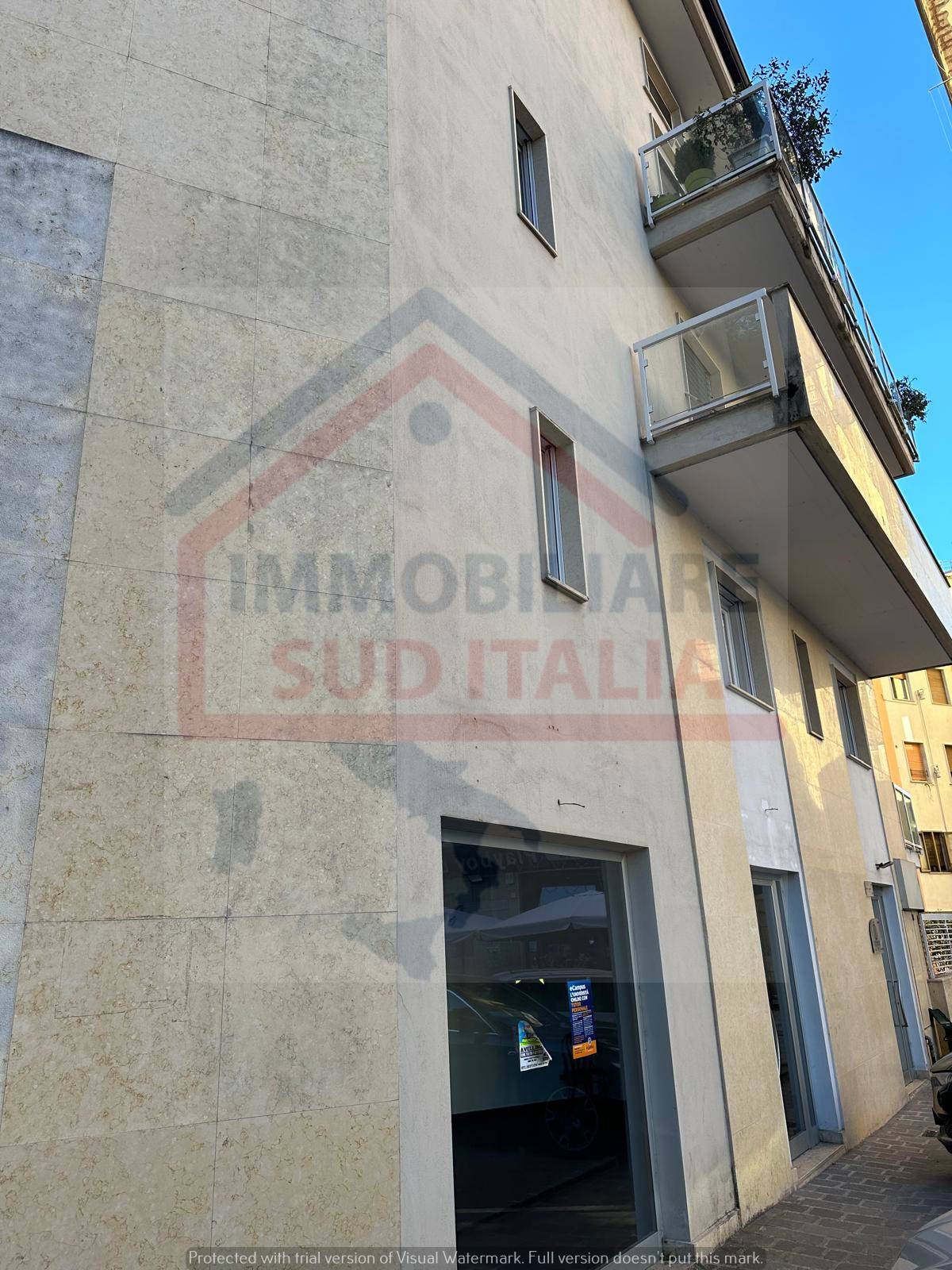 Locale commerciale in affitto a Avellino