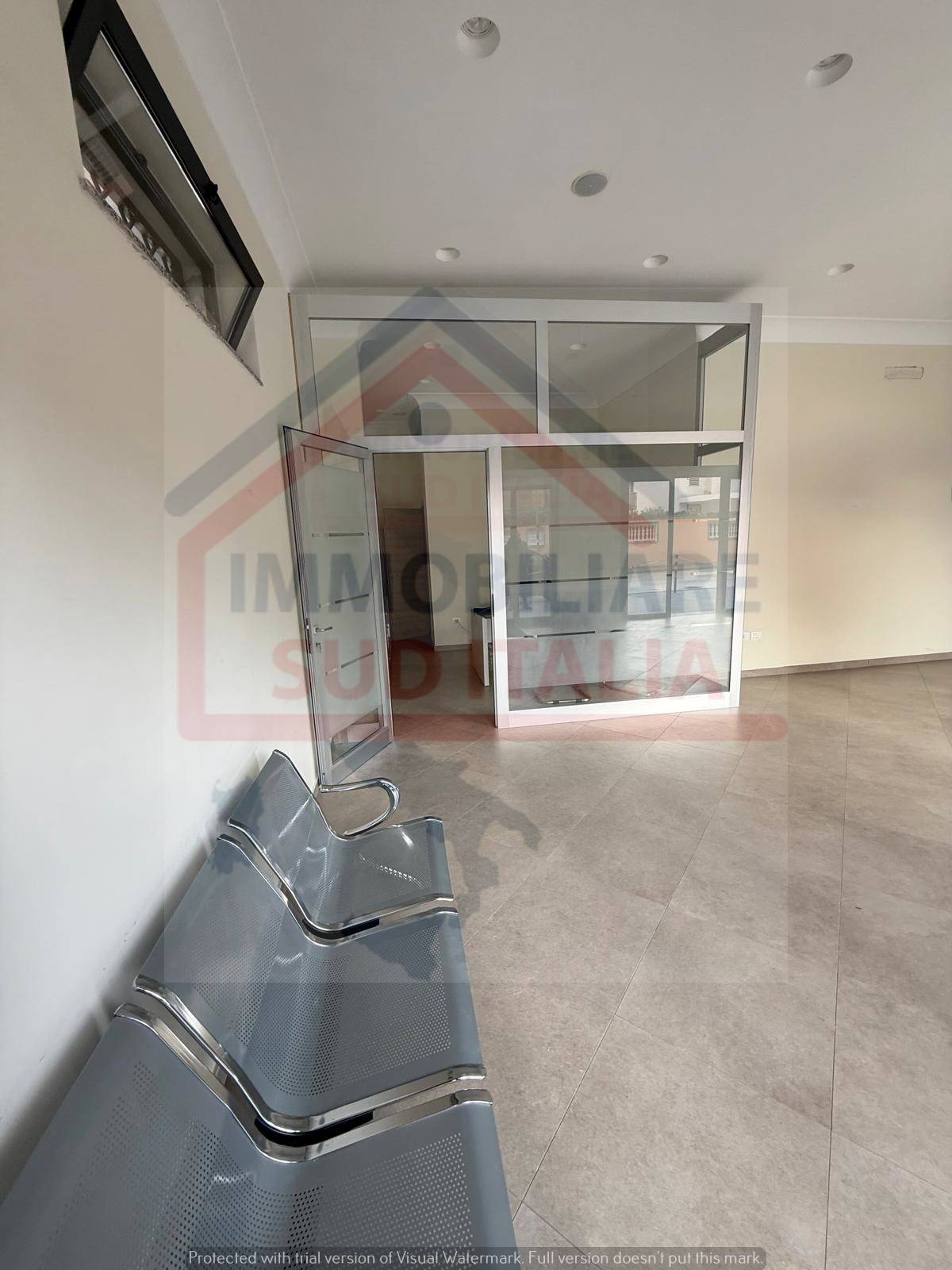 Locale commerciale in affitto a Giugliano in Campania