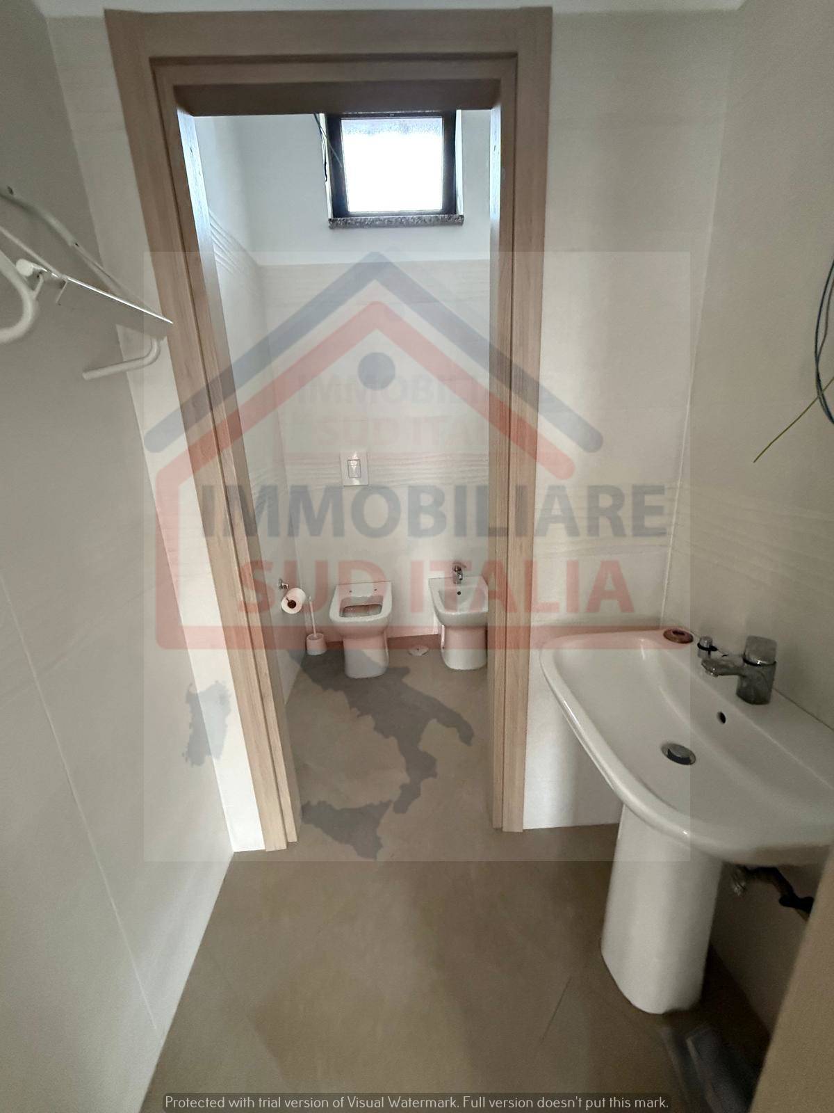 Locale commerciale in affitto a Giugliano in Campania