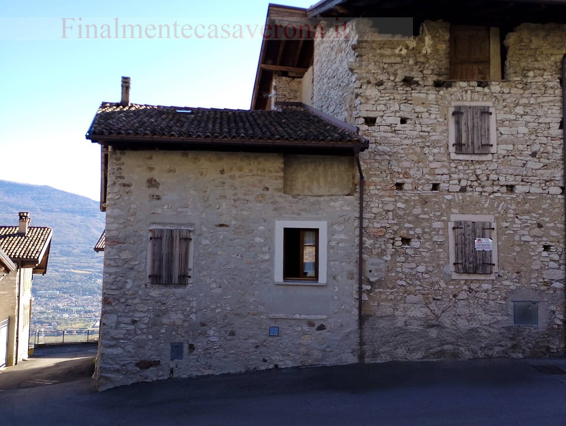 Rustico in vendita a Isera, Patone