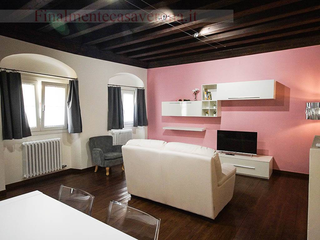 Appartamento in affitto a Verona, Centro storico