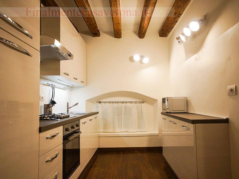 Appartamento in affitto a Verona, Centro storico