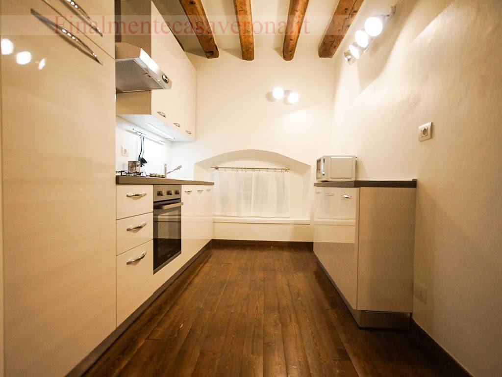 Appartamento in affitto a Verona, Centro storico
