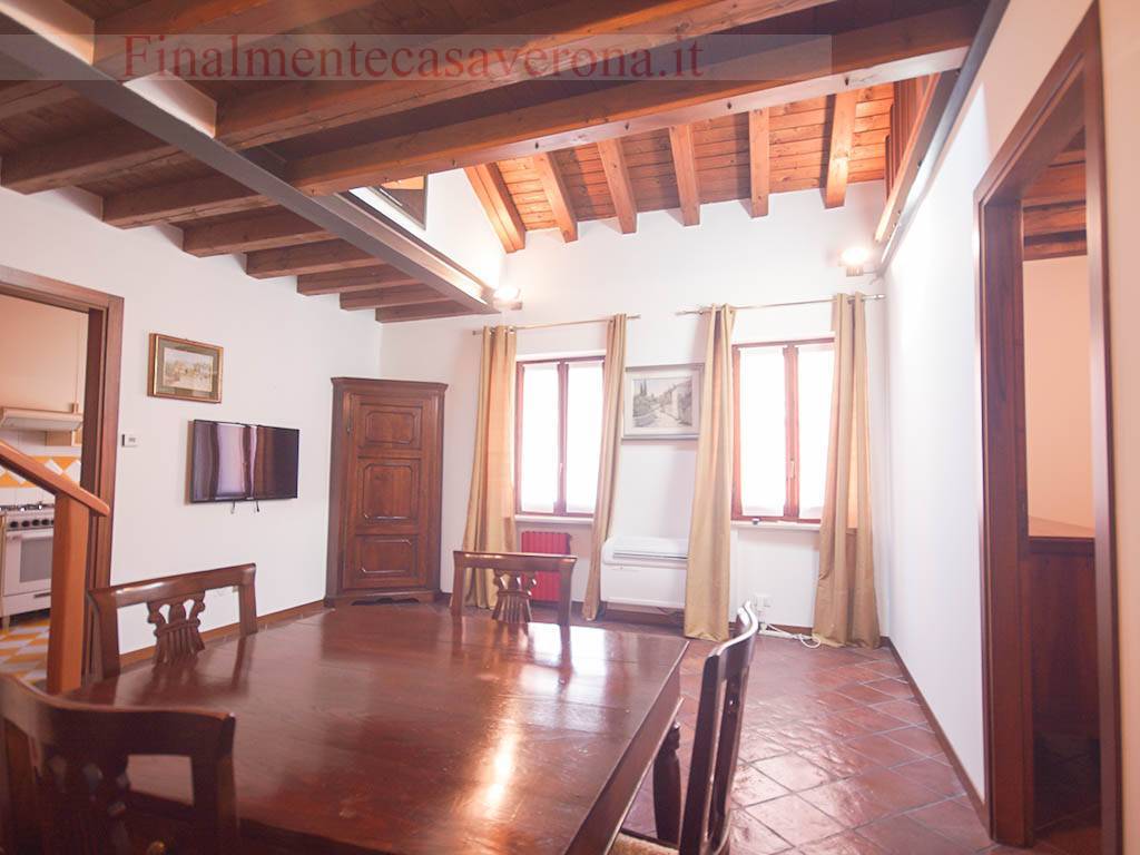 Appartamento Duplex in Affitto in affitto a Verona, Centro storico