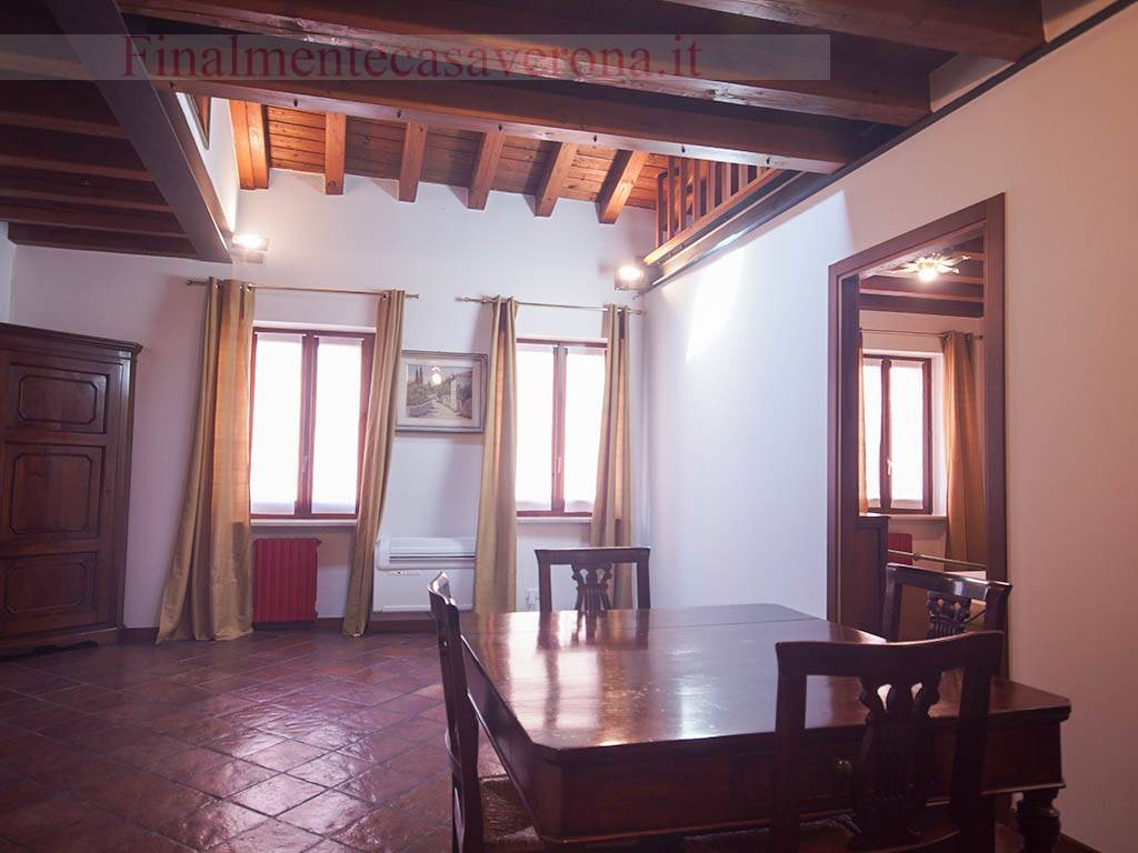 Appartamento Duplex in Affitto in affitto a Verona, Centro storico