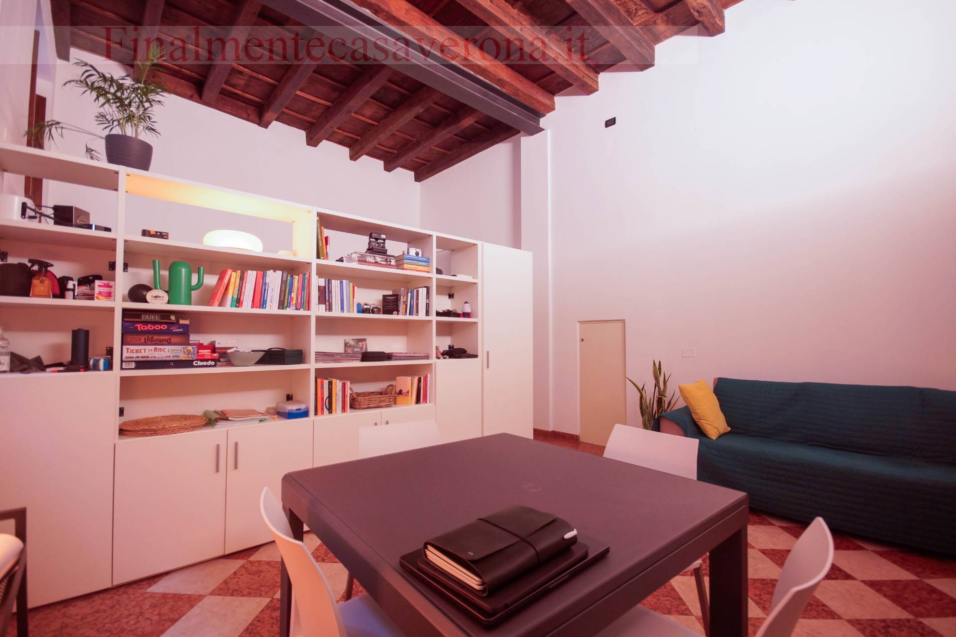 Appartamento in affitto a Verona, Centro storico