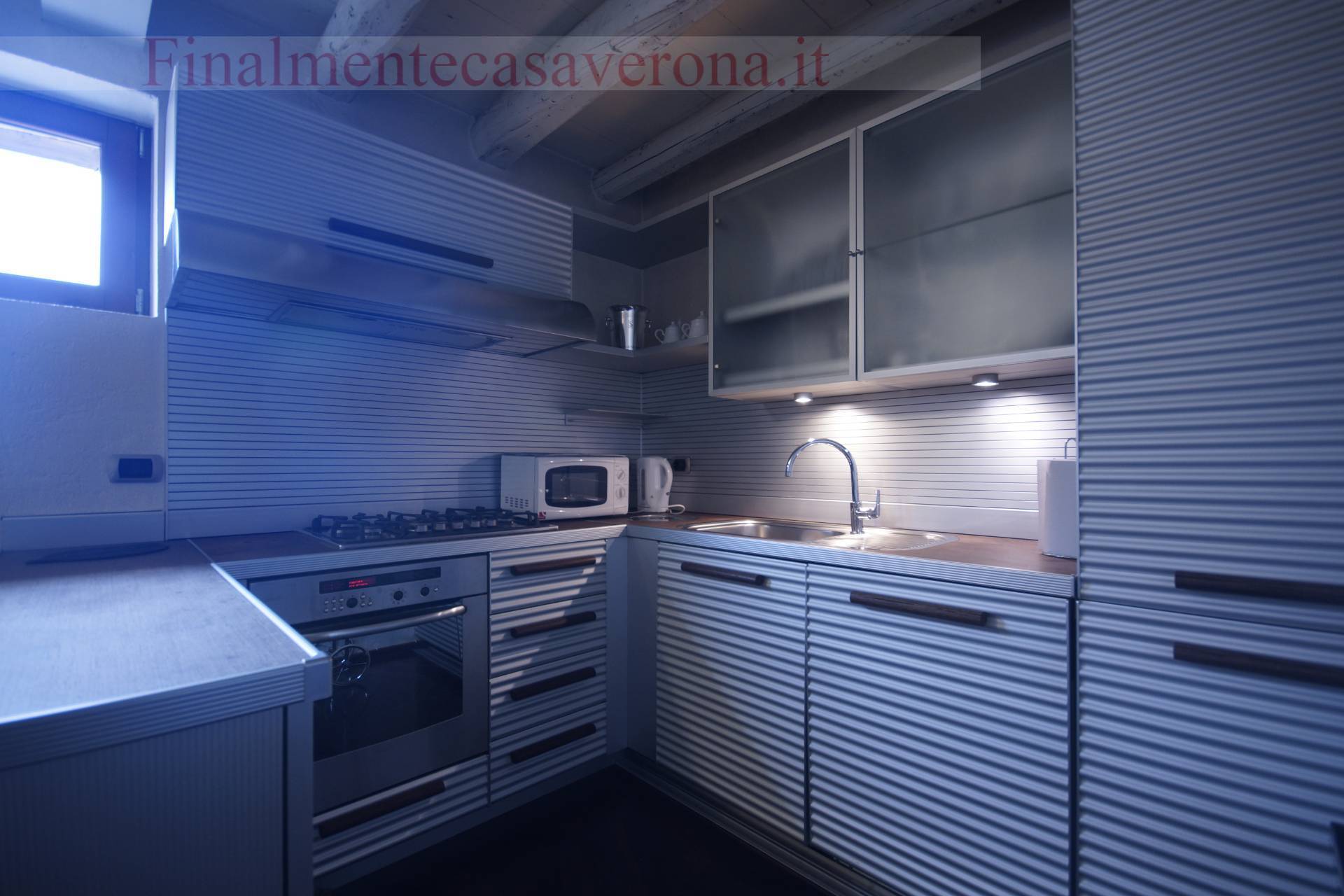 Appartamento in affitto a Verona, Centro storico