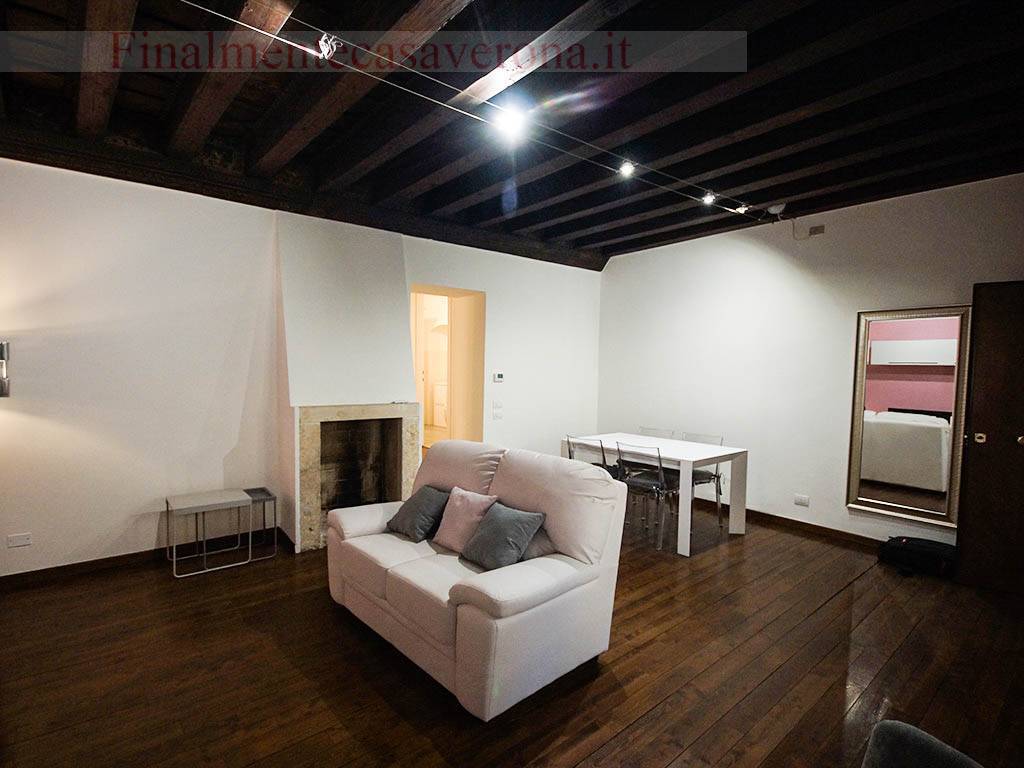 Appartamento in affitto a Verona, Centro storico