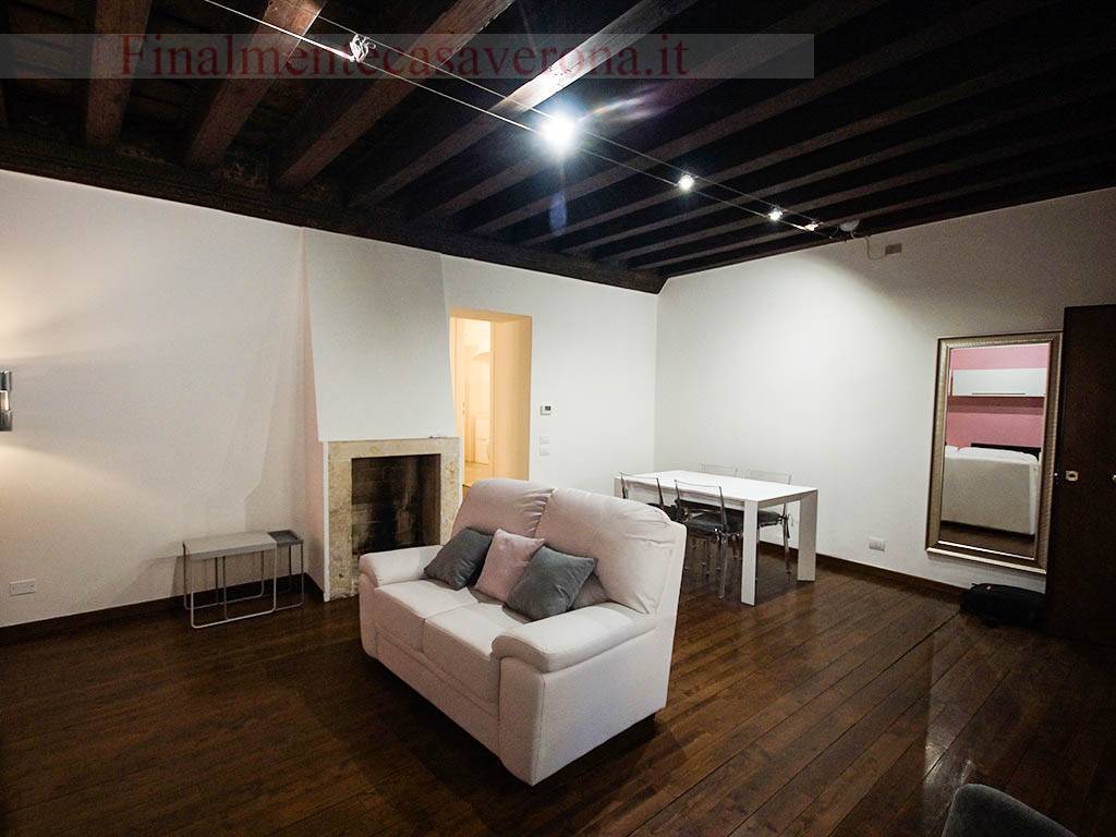 Appartamento in affitto a Verona, Centro storico