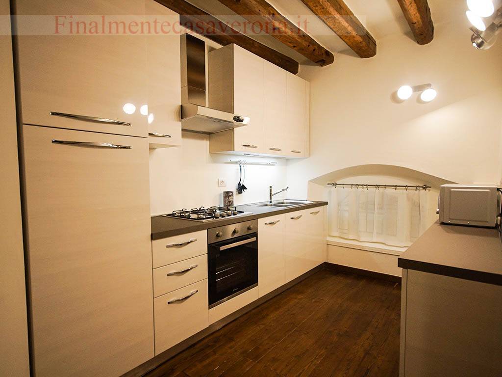 Appartamento in affitto a Verona, Centro storico