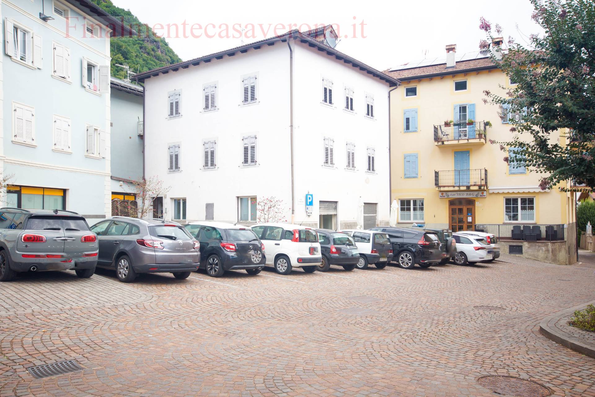 Palazzina 3 piani fuori terra in Vendita in vendita a Cembra Lisignago
