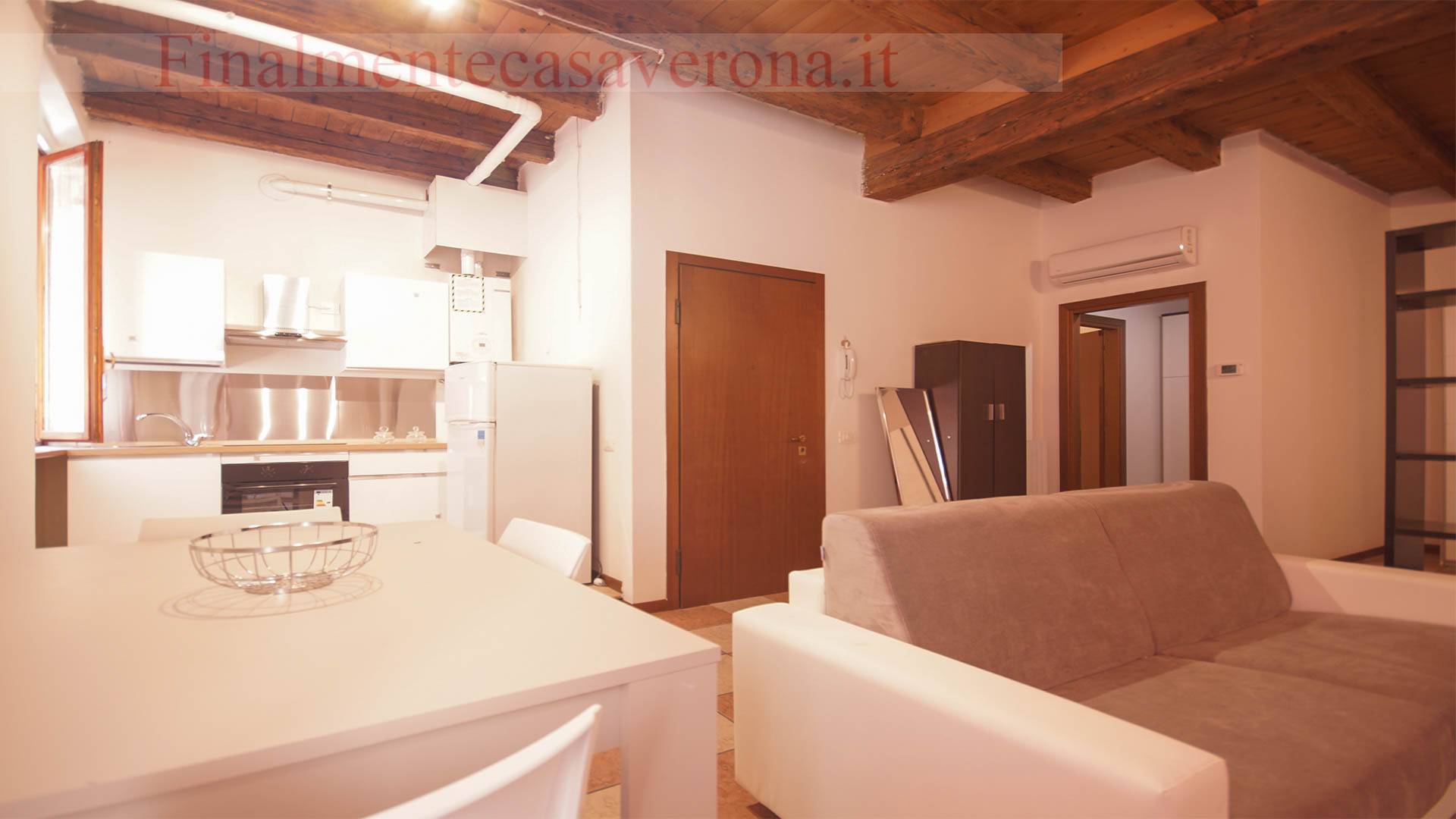 Appartamento in affitto a Verona, Centro storico