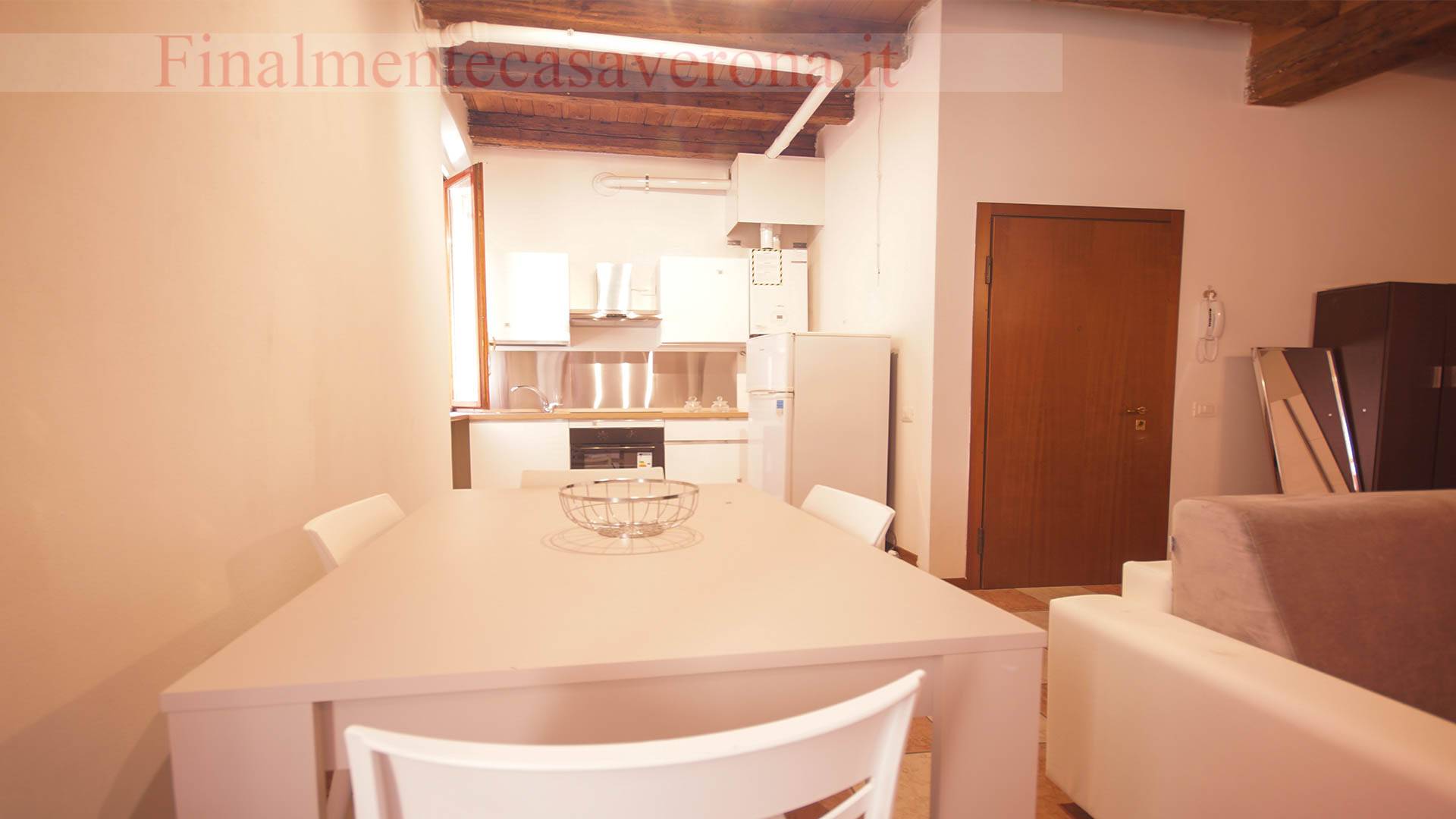 Appartamento in affitto a Verona, Centro storico