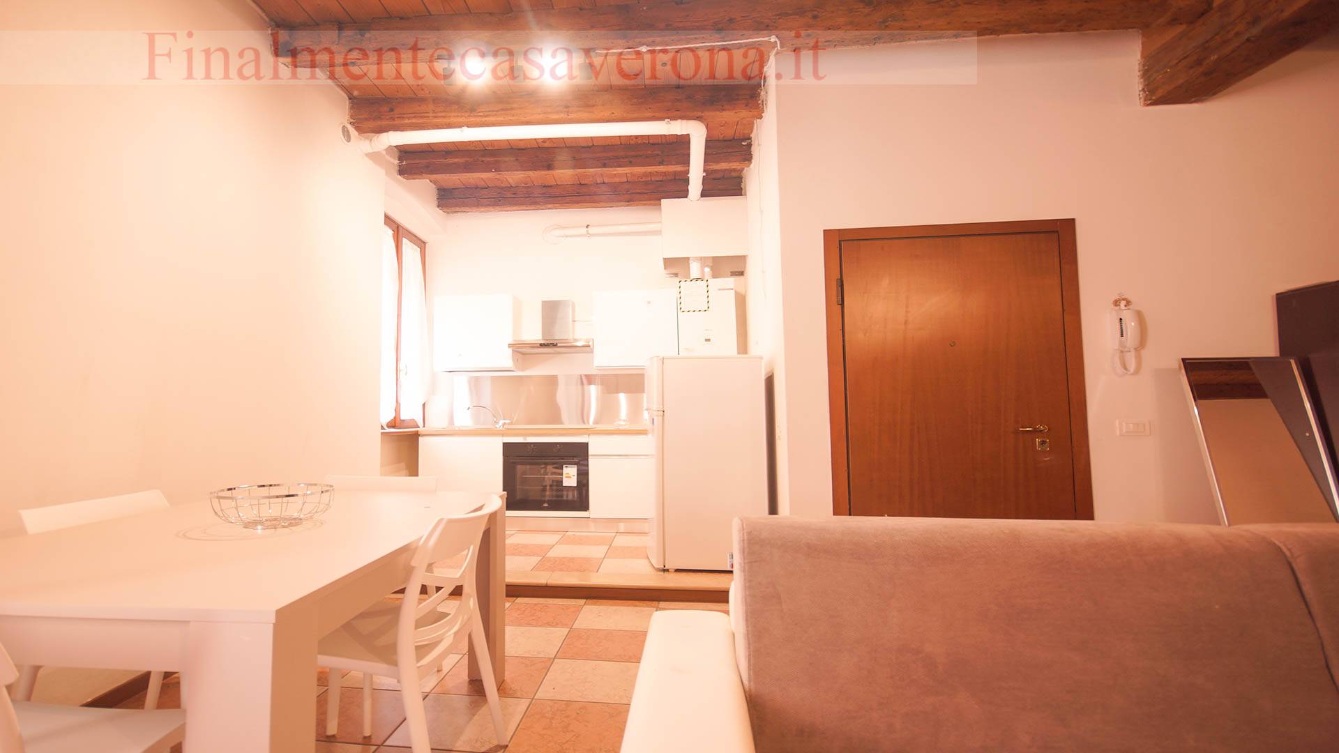 Appartamento in affitto a Verona, Centro storico