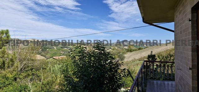 Casa indipendente con giardino in val menocchia, Carassai
