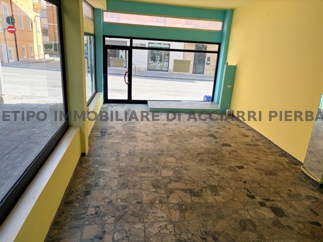 Locale commerciale in vendita in corso vittorio emanuele, Cupra Marittima