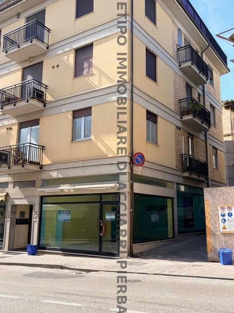 Locale commerciale in vendita in corso vittorio emanuele, Cupra Marittima