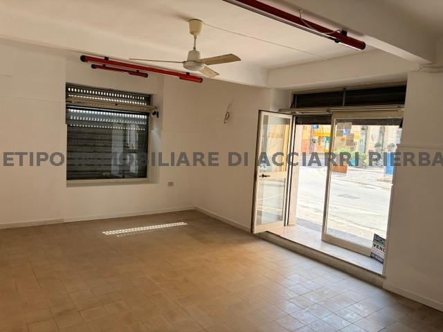 Locale commerciale in vendita in angolo via garibaldi, Cupra Marittima