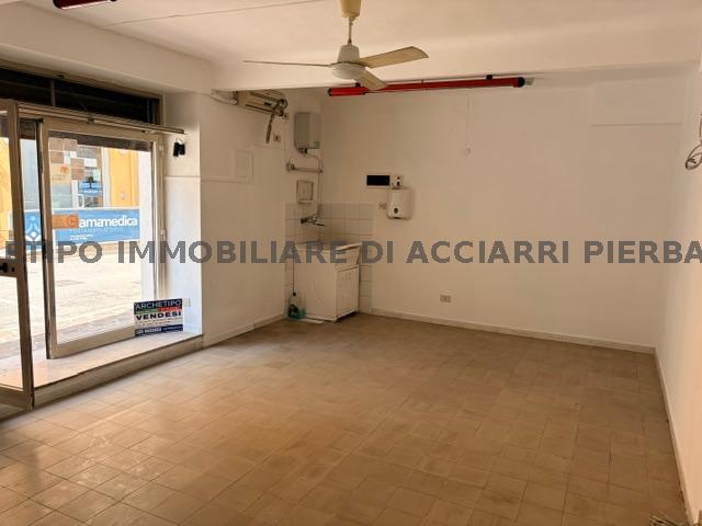 Locale commerciale in vendita in angolo via garibaldi, Cupra Marittima