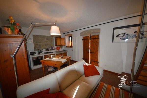 Porzione di Casa colonica in vendita a Rosignano Marittimo, Rosignano Solvay