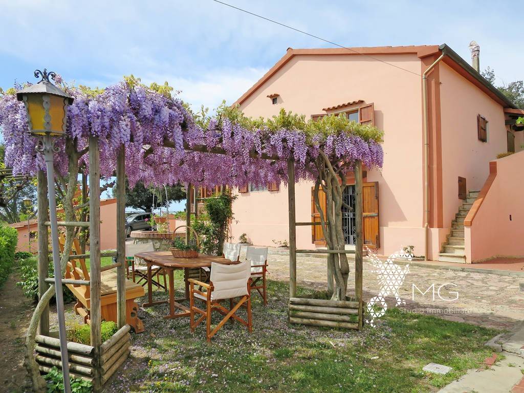 Casa Colonica in vendita a Rosignano Marittimo