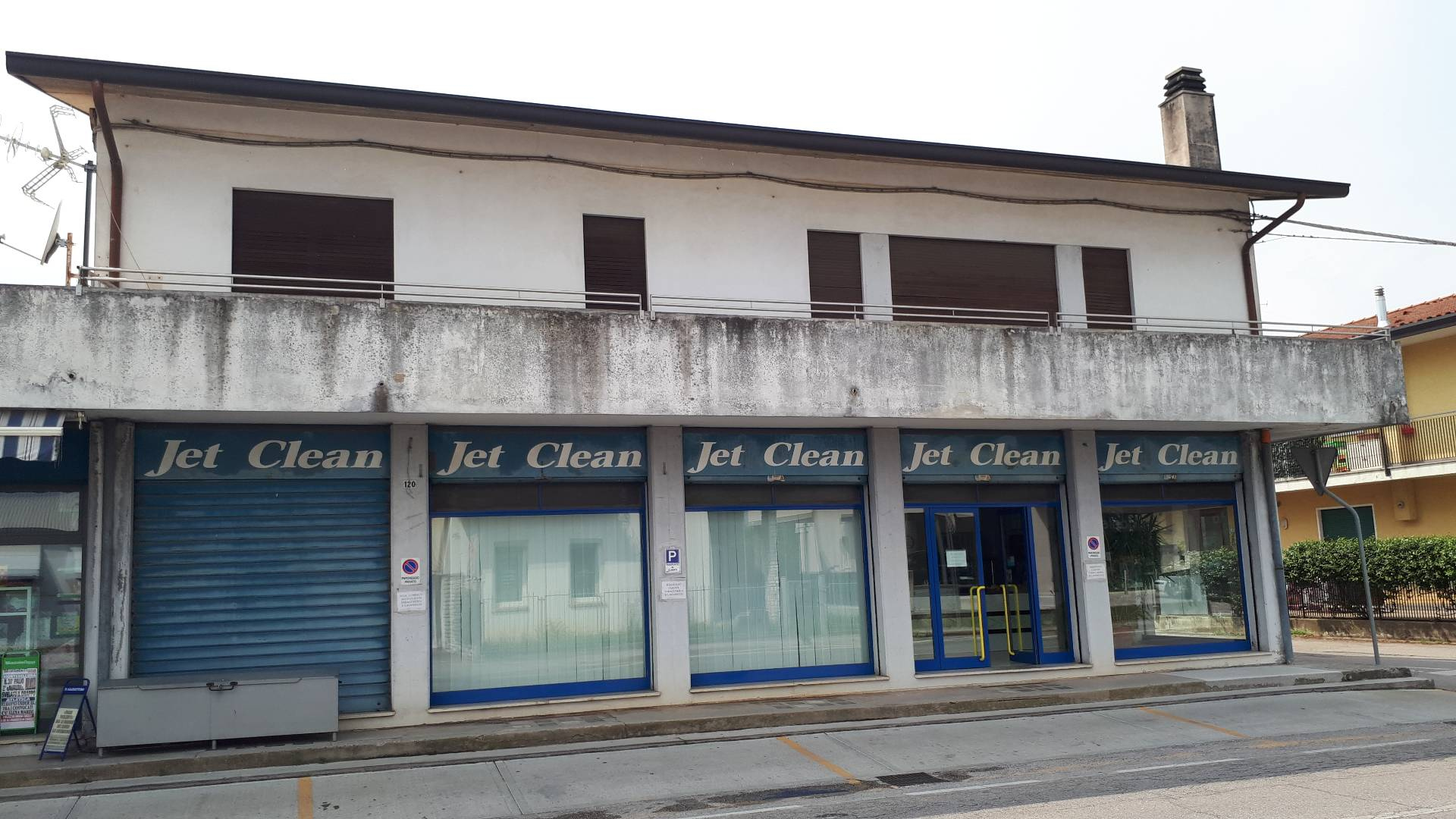 Locale commerciale in vendita a Montebelluna, Contea