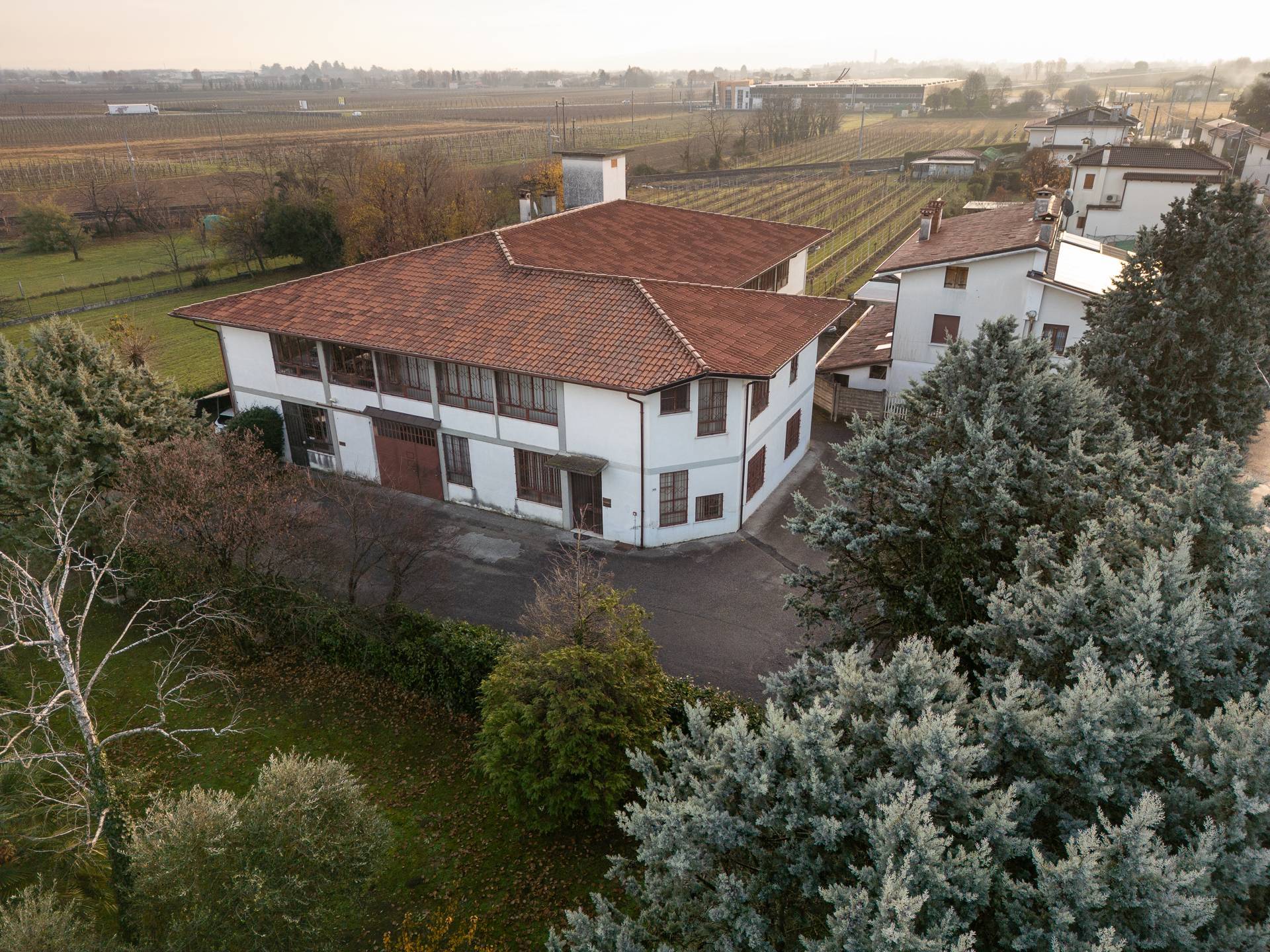 Capannone in vendita a Pederobba, Levada