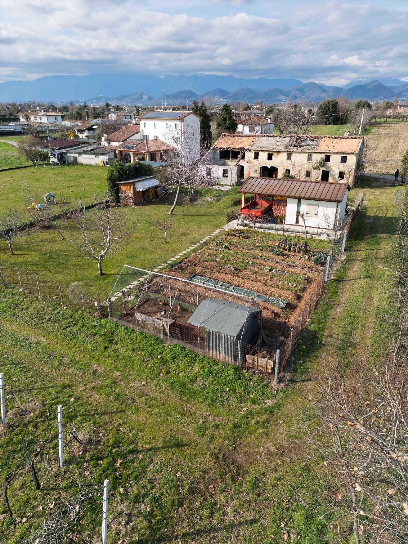 Rustico in vendita a Montebelluna, Contea