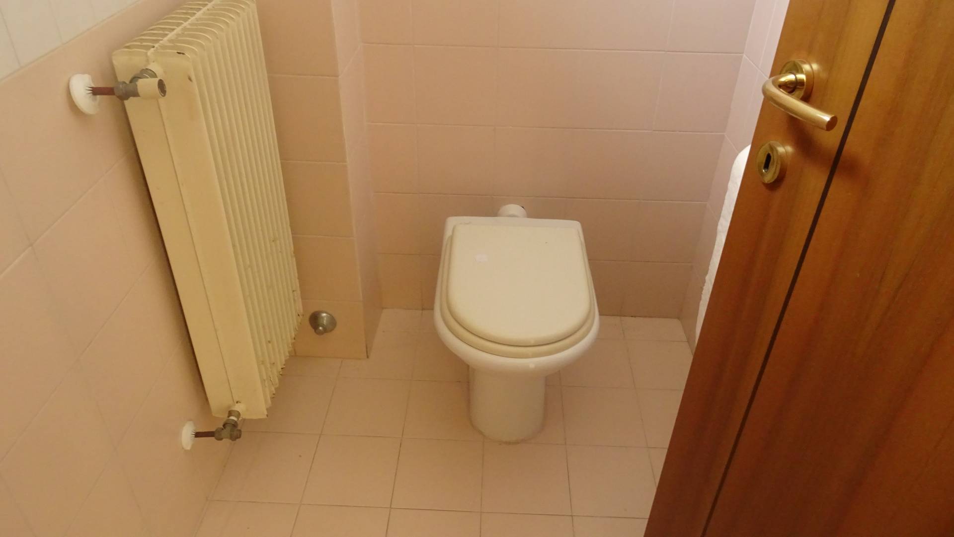 Locale commerciale in vendita a Caerano di San Marco