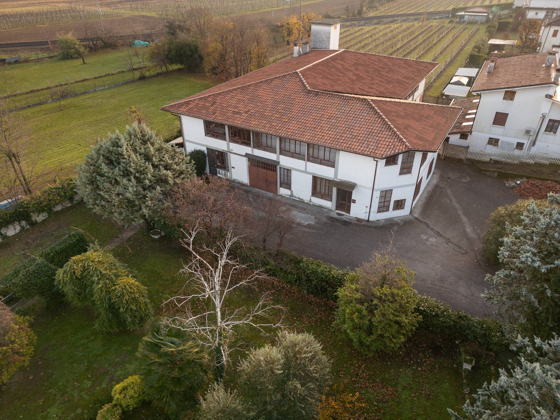 Capannone in vendita a Pederobba, Levada