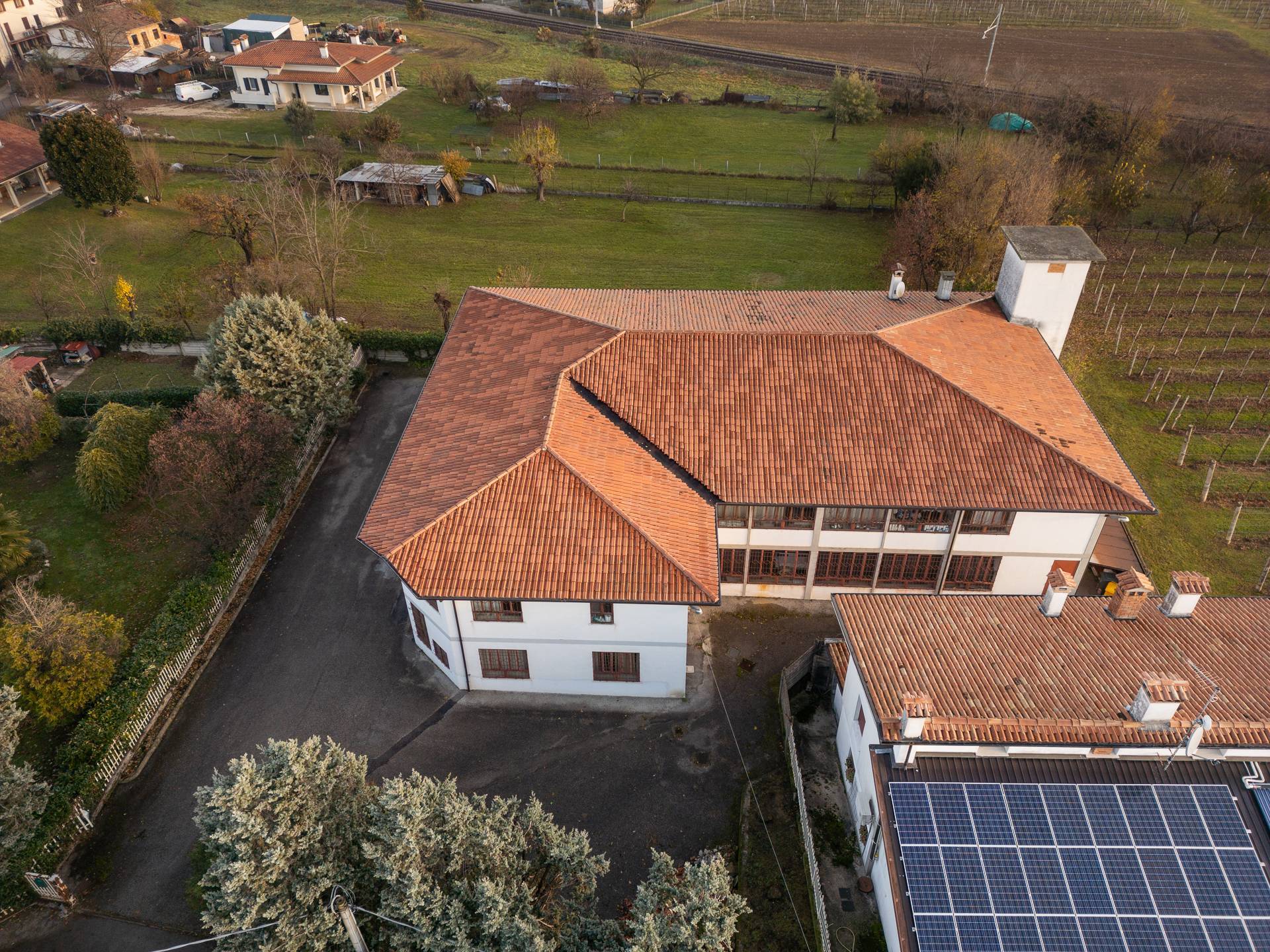 Capannone in vendita a Pederobba, Levada