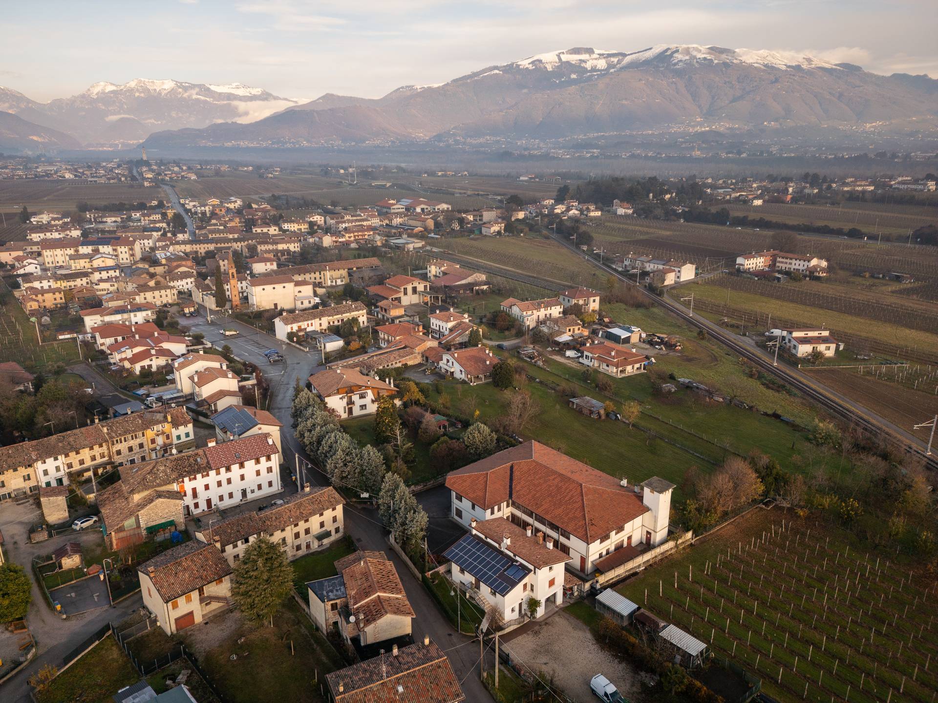 Capannone in vendita a Pederobba, Levada