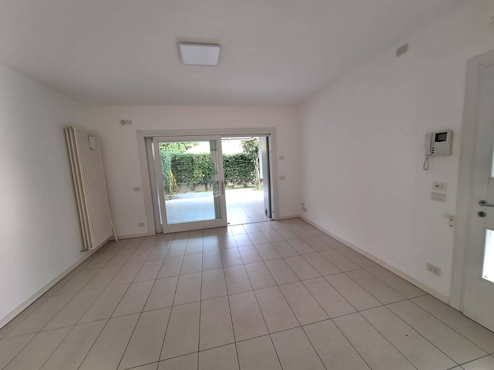 villa a schiera in affitto a Montebelluna, Guarda