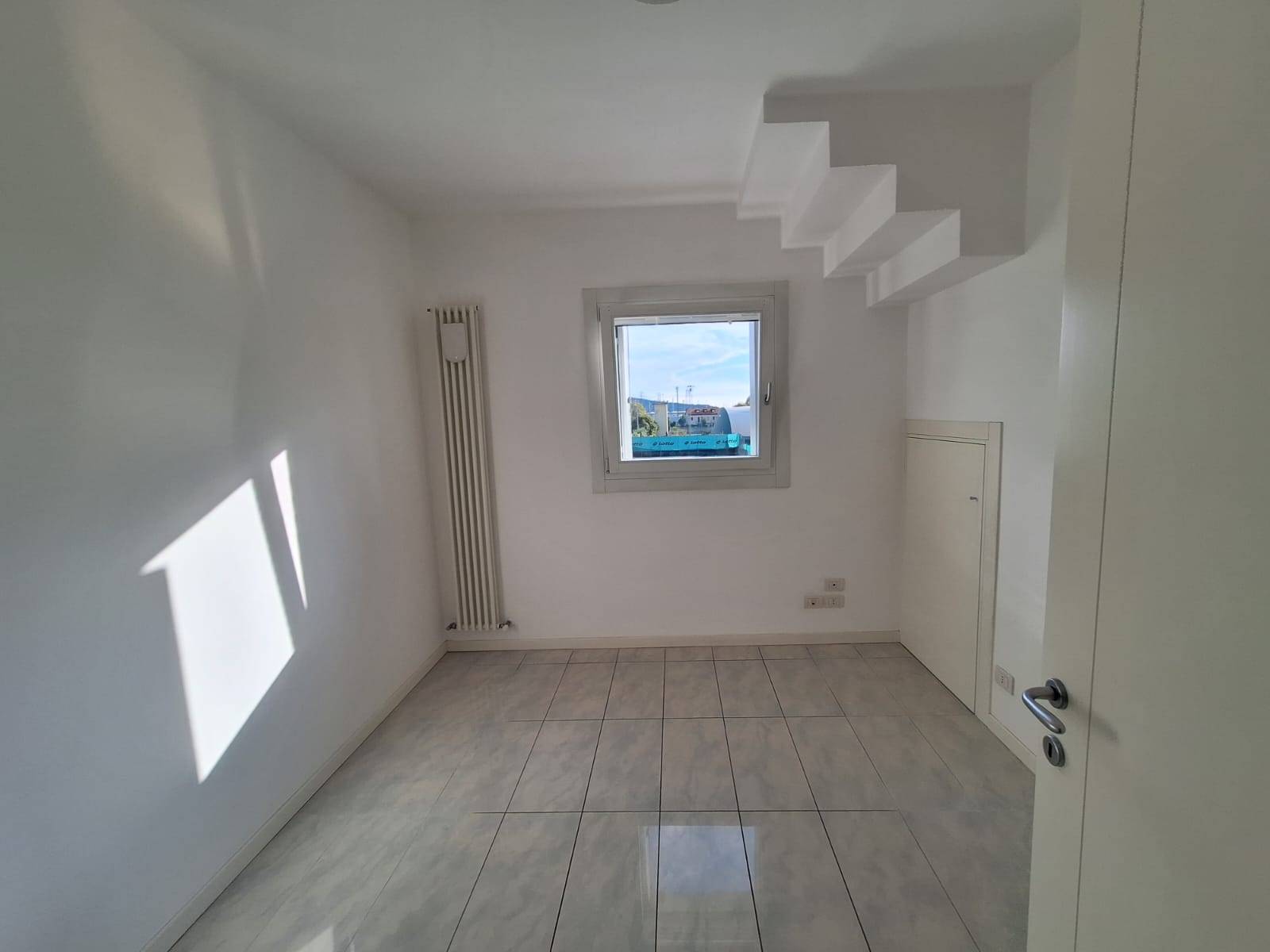 villa a schiera in affitto a Montebelluna, Guarda