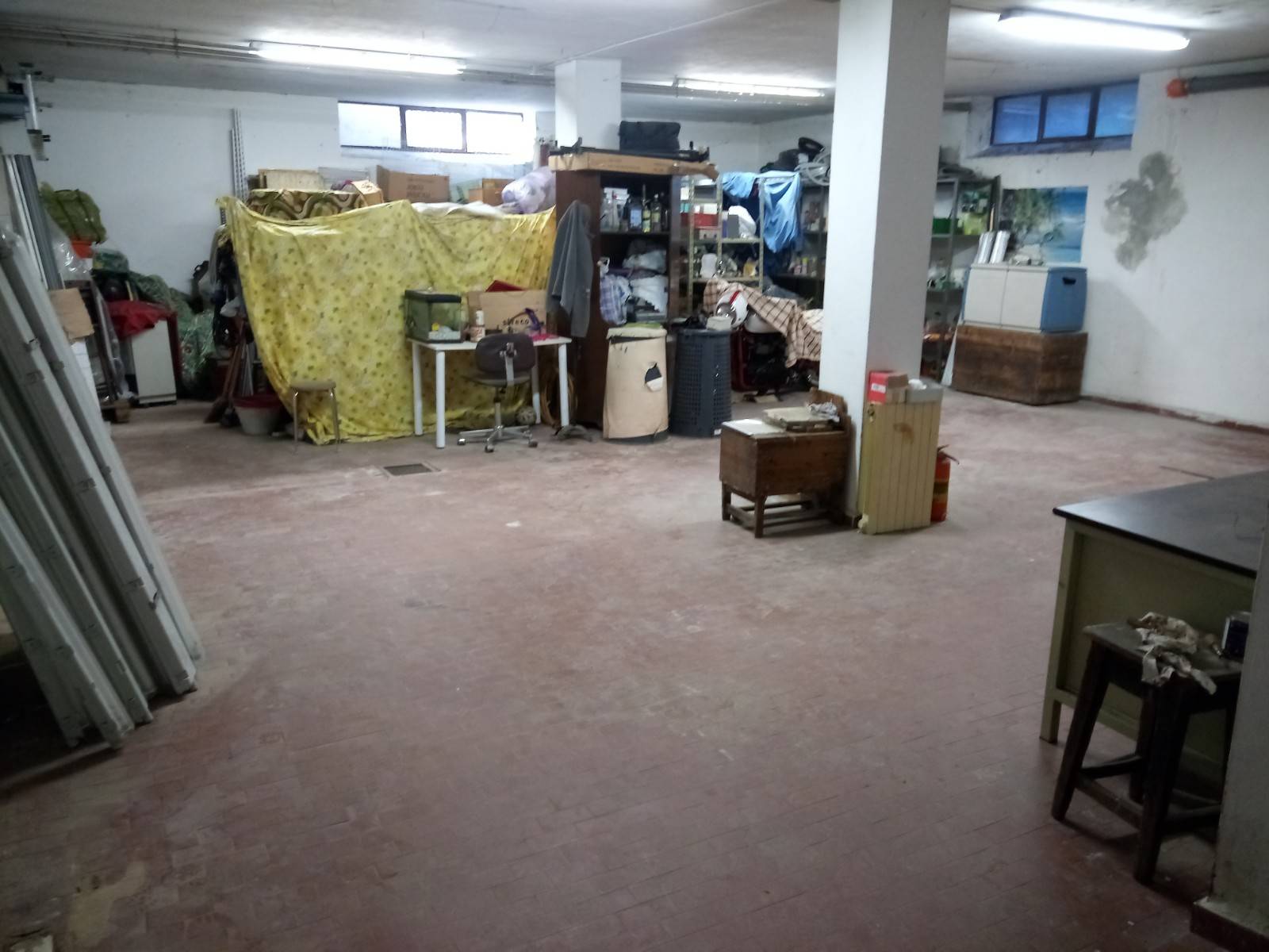 Locale commerciale in affitto a Nova Milanese