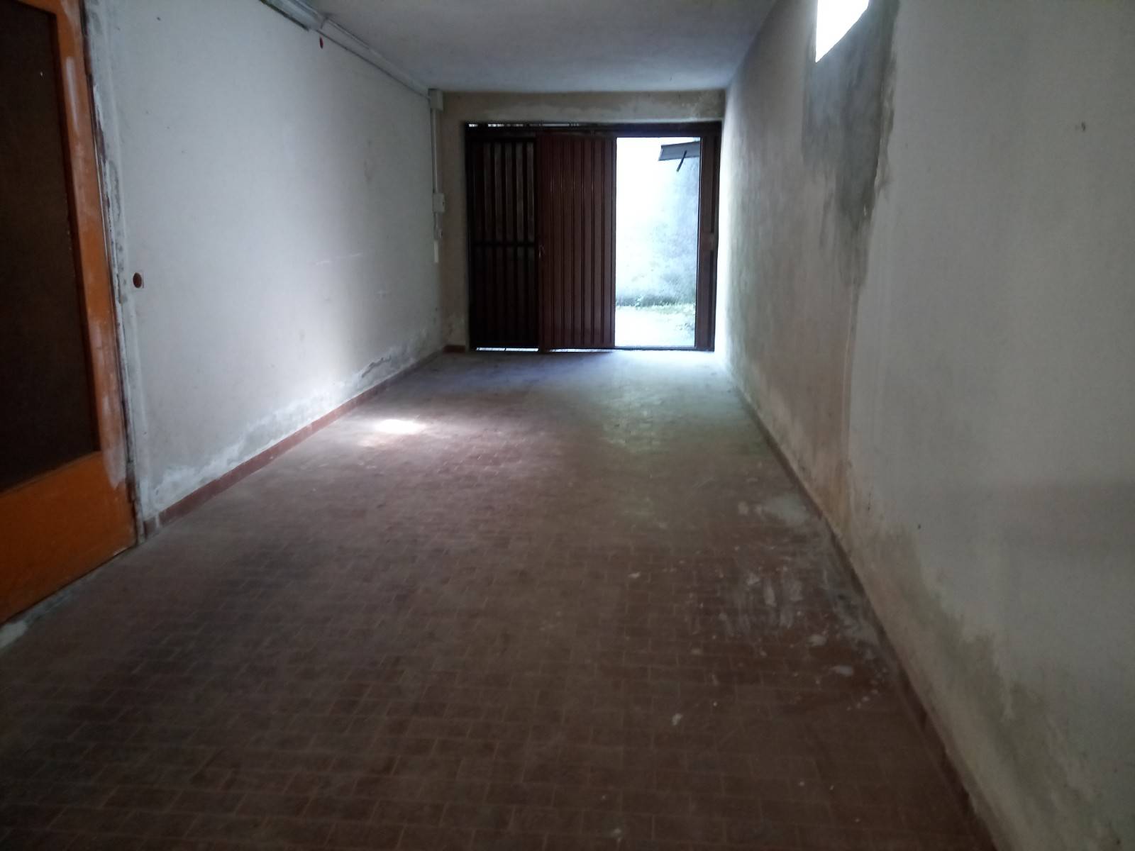 Locale commerciale in affitto a Nova Milanese