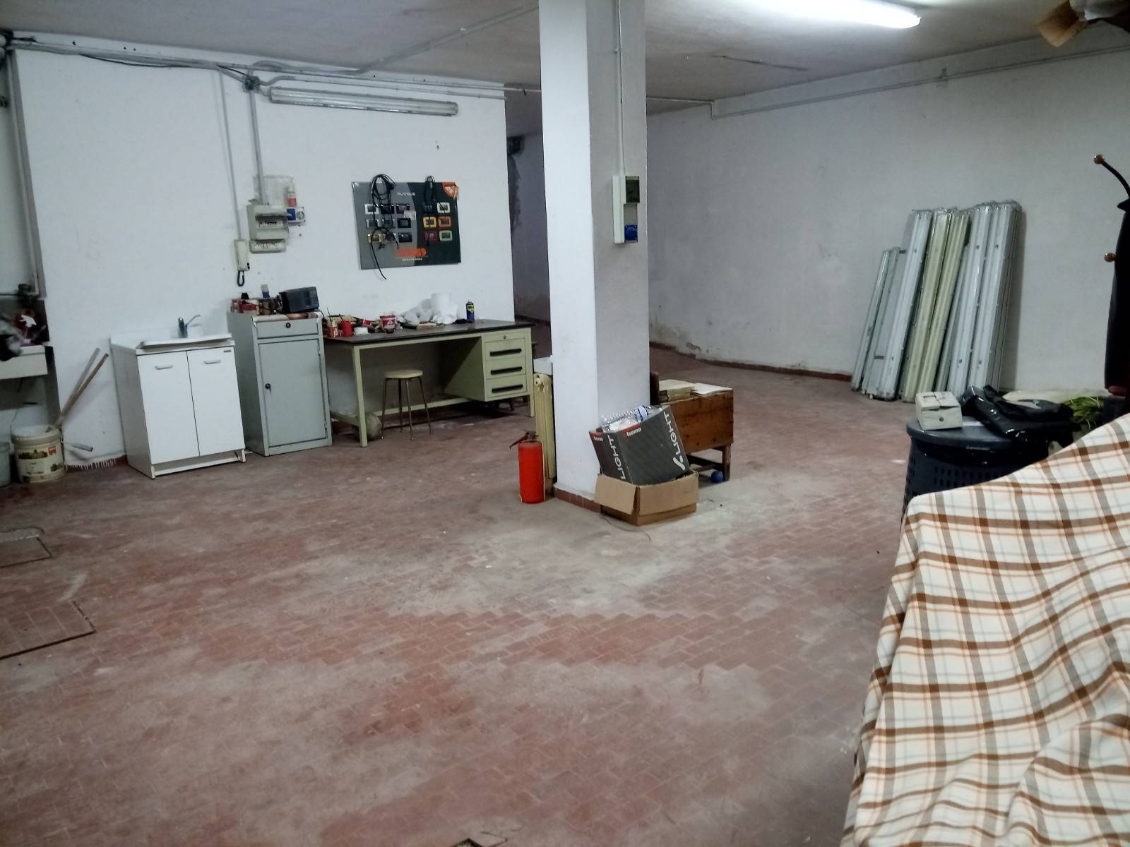 Locale commerciale in affitto a Nova Milanese