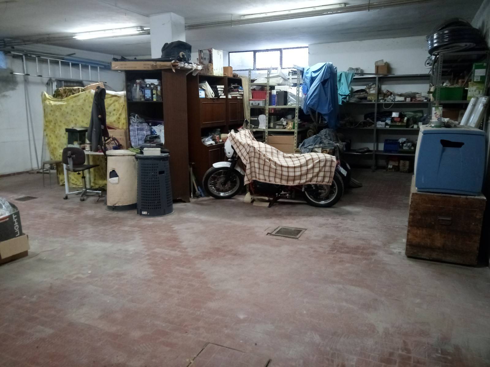 Locale commerciale in affitto a Nova Milanese