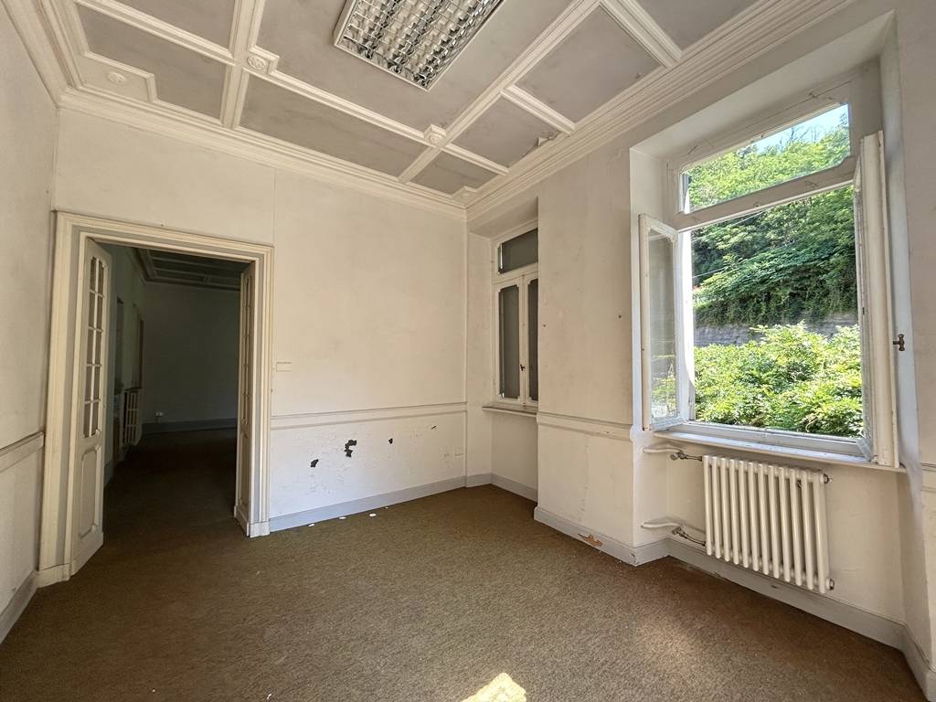 Edificio commerciale o terziario in vendita a Strona